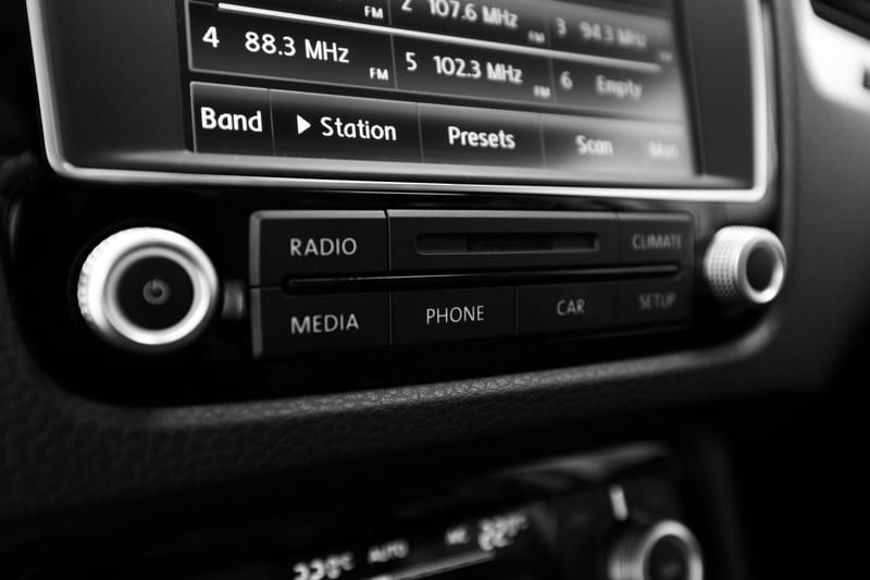 Smart multimedia touchscreen system for automobile